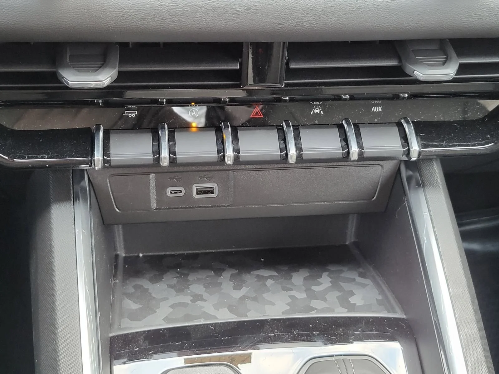 2026 GMC Canyon Elevation - Photo 11