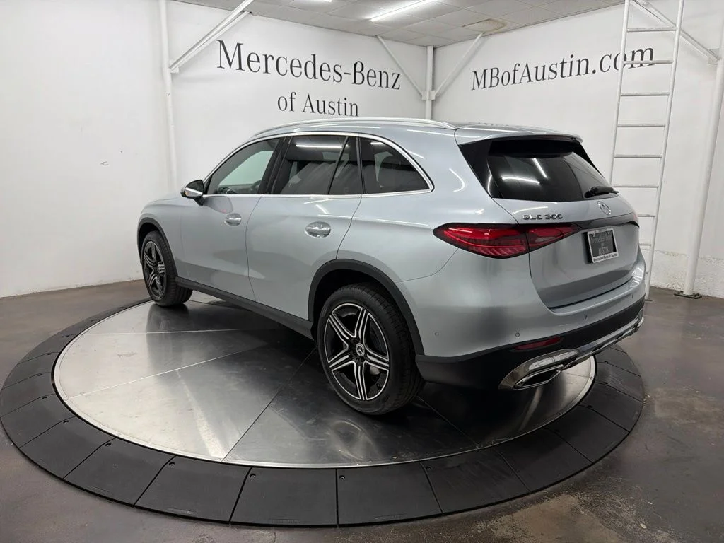 New 2027 Silver Mercedes-Benz GLC 300 image 5
