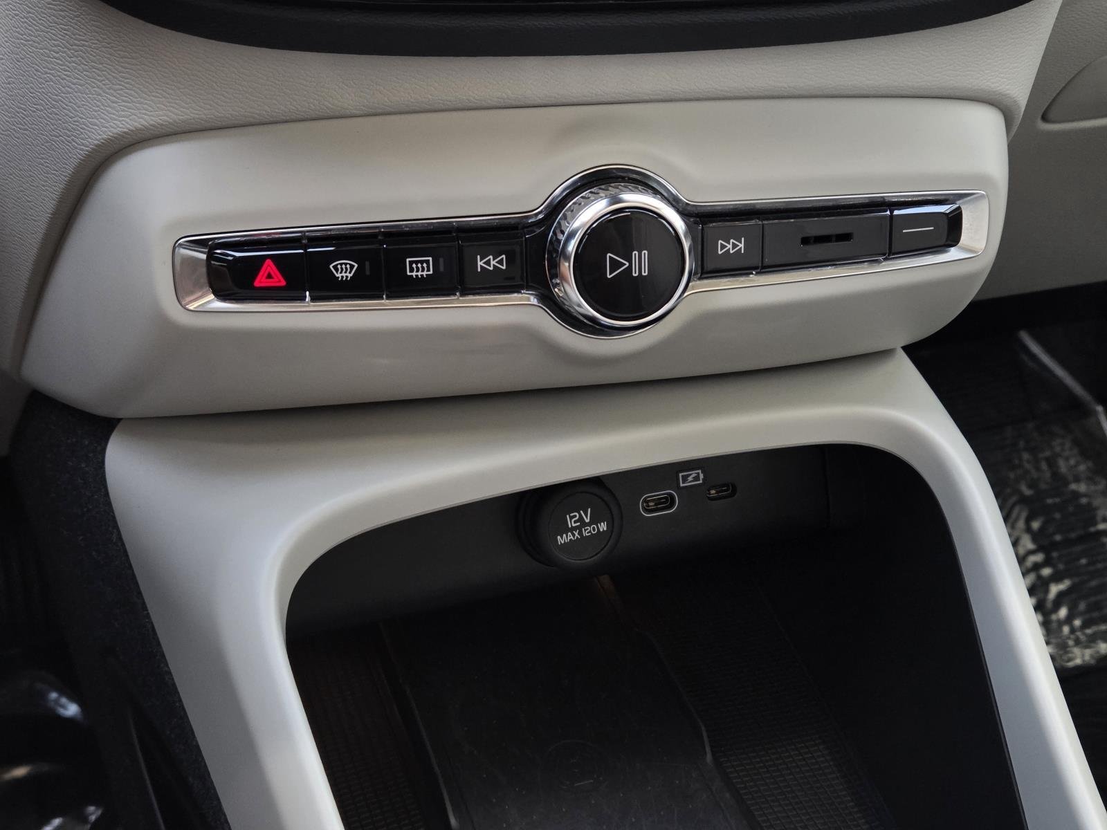 Used 2023 Sage Green Metallic Volvo Plus Bright Theme image 29