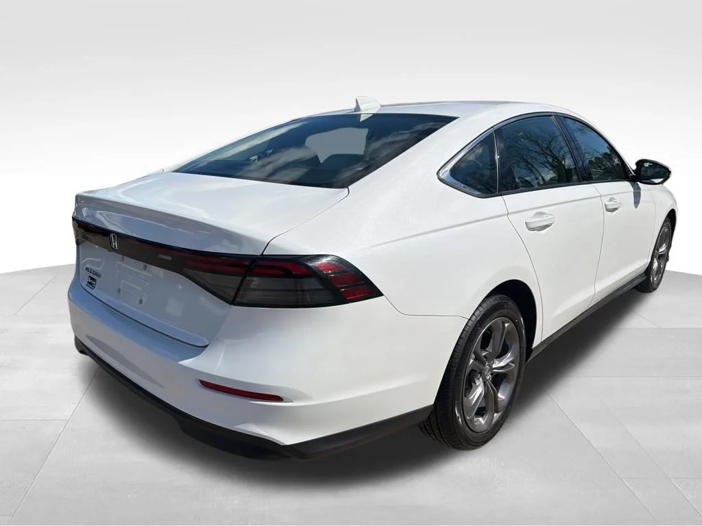 Used 2024 White Honda EX image 5