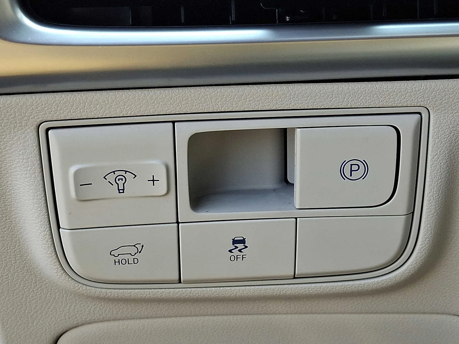 Used 2025 Rockwood Green Hyundai Limited image 27
