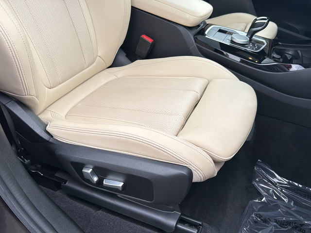 Used 2023 Gray BMW xDrive30i image 18