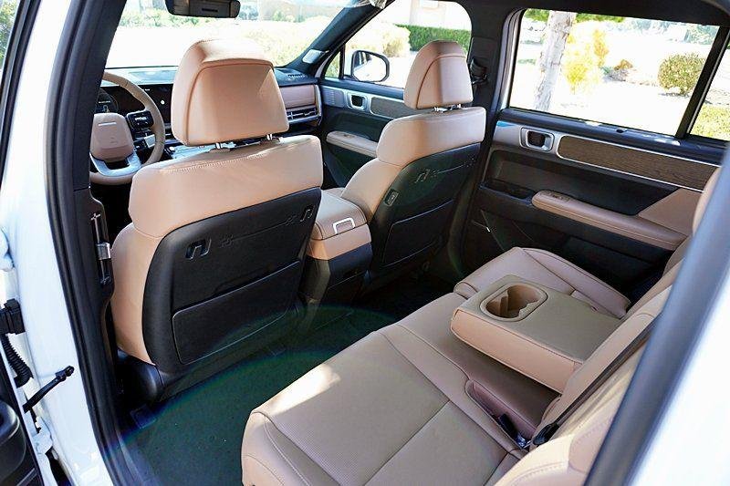 2025 Hyundai Santa Fe Limited - Photo 22