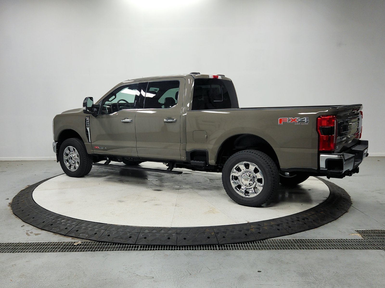 New 2027 Marsh Gray Metallic Ford F-250® King Ranch® image 6