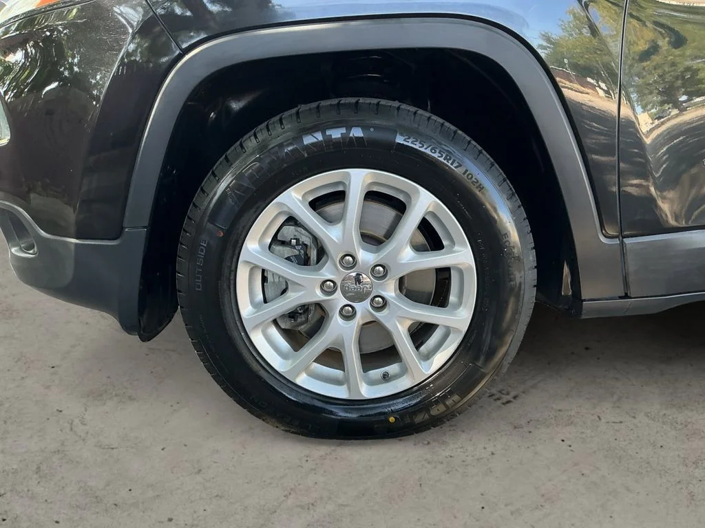 Used 2014 Black Jeep Latitude image 9