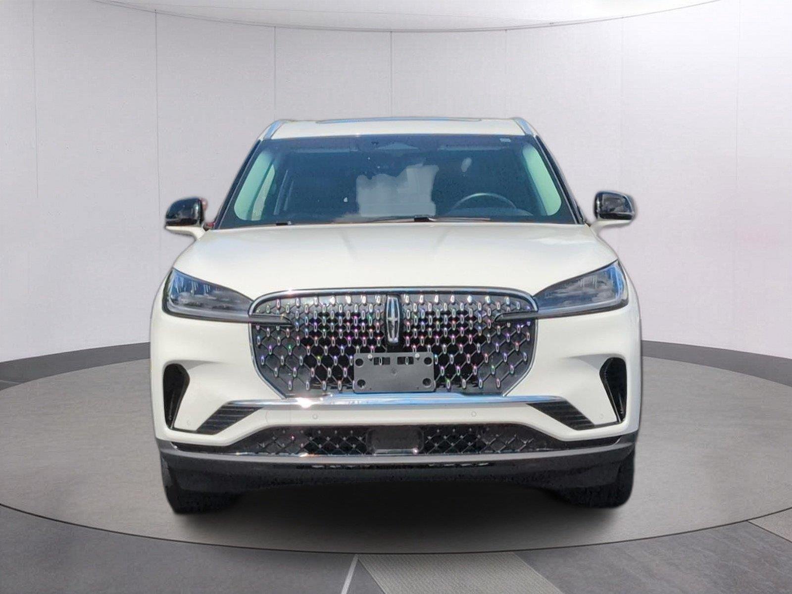 Used 2025 Pristine White Metallic Tri-Coat Lincoln Premiere image 9