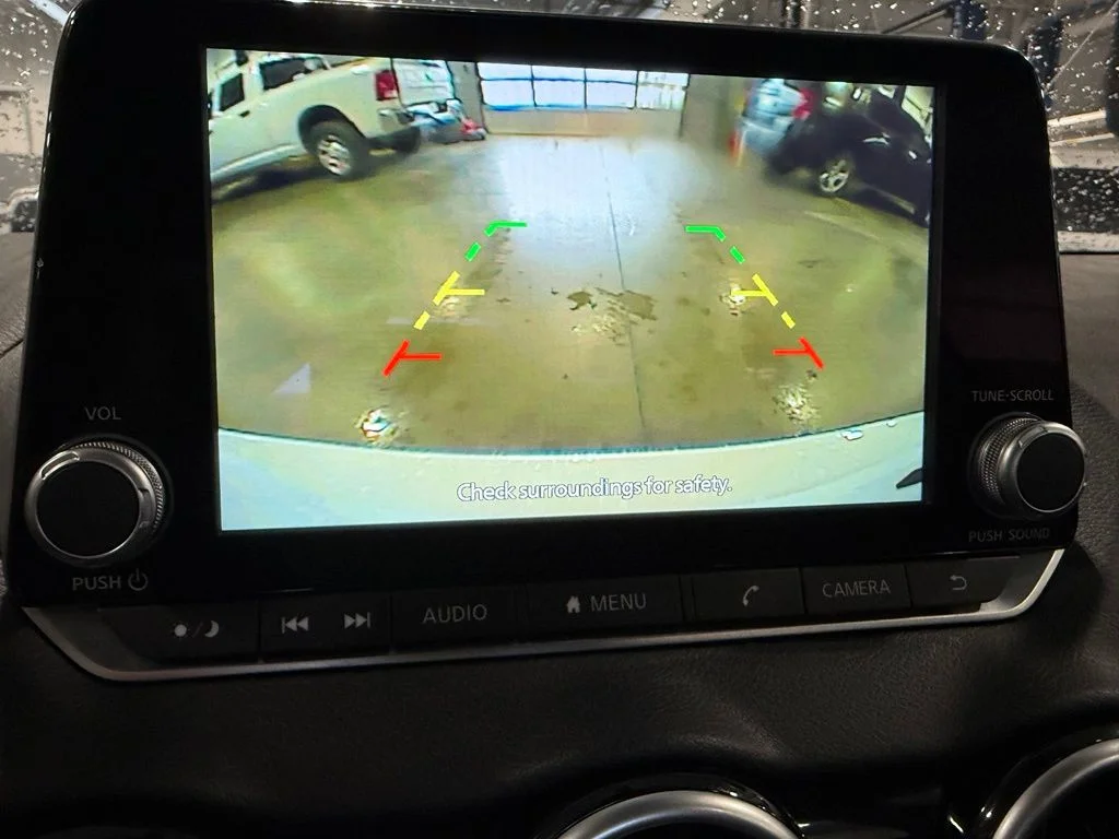 Used 2025 White Nissan SR image 11