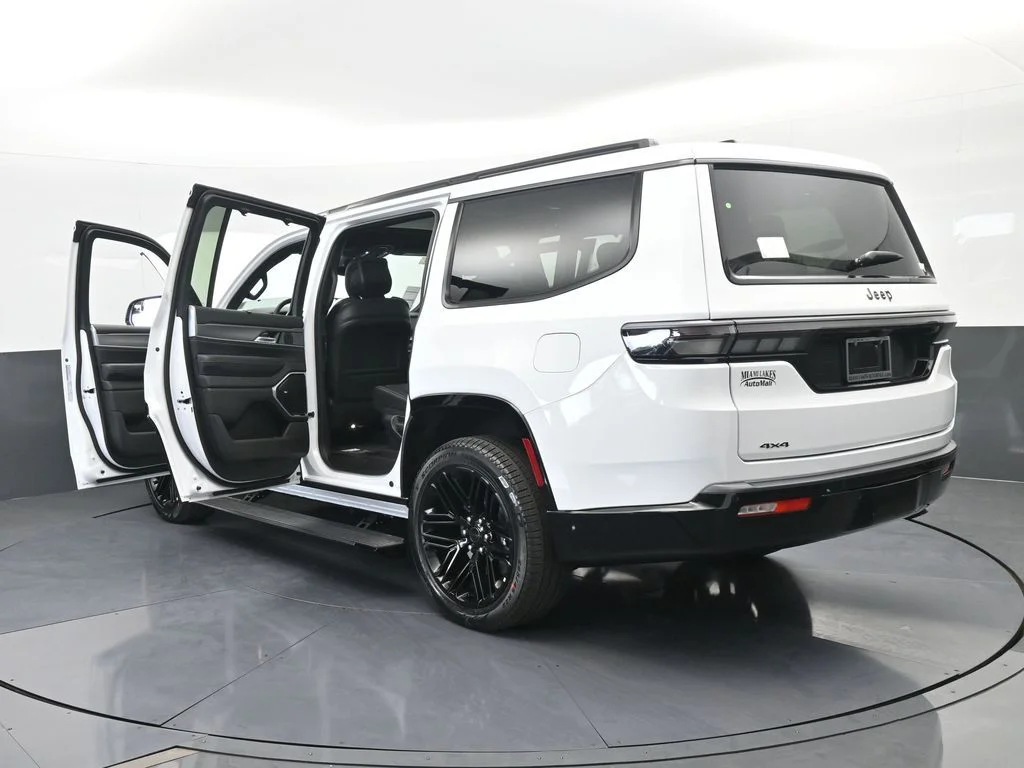 New 2026 Bright White Clear-Coat Exterior Paint Jeep Limited Reserve image 79