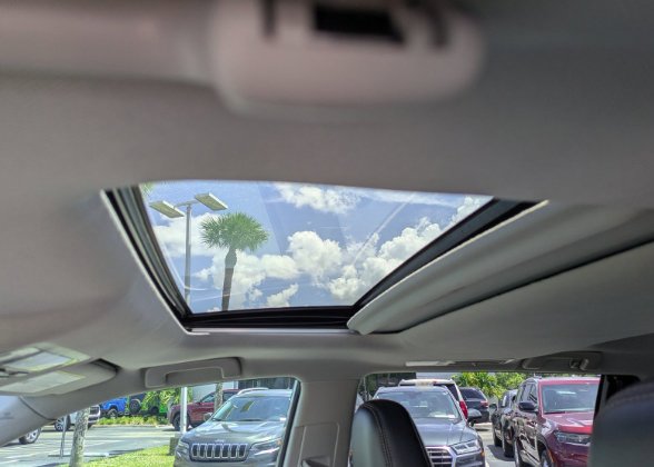 Used 2018 Predawn Gray Mica Toyota XLE image 4