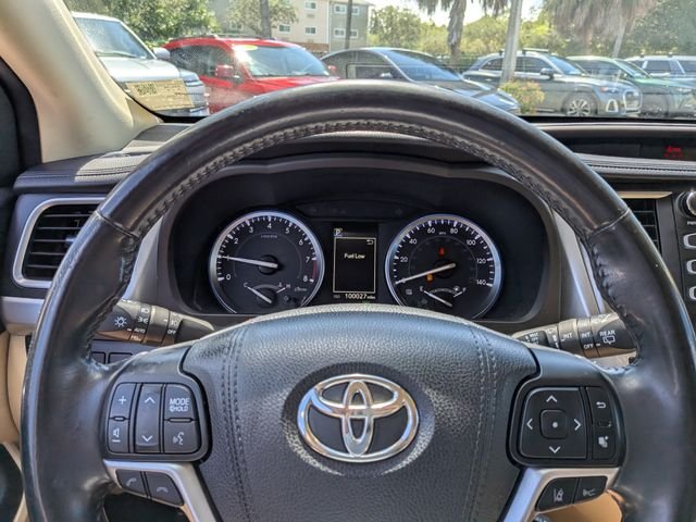 Used 2017 Red Toyota XLE image 27