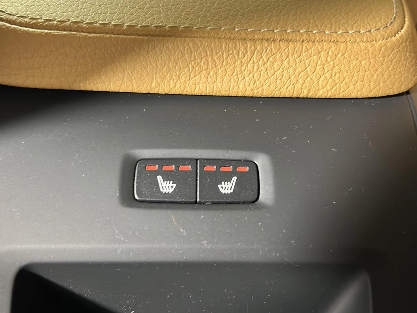 Used 2019 Denim Blue Metallic Volvo T5 image 32