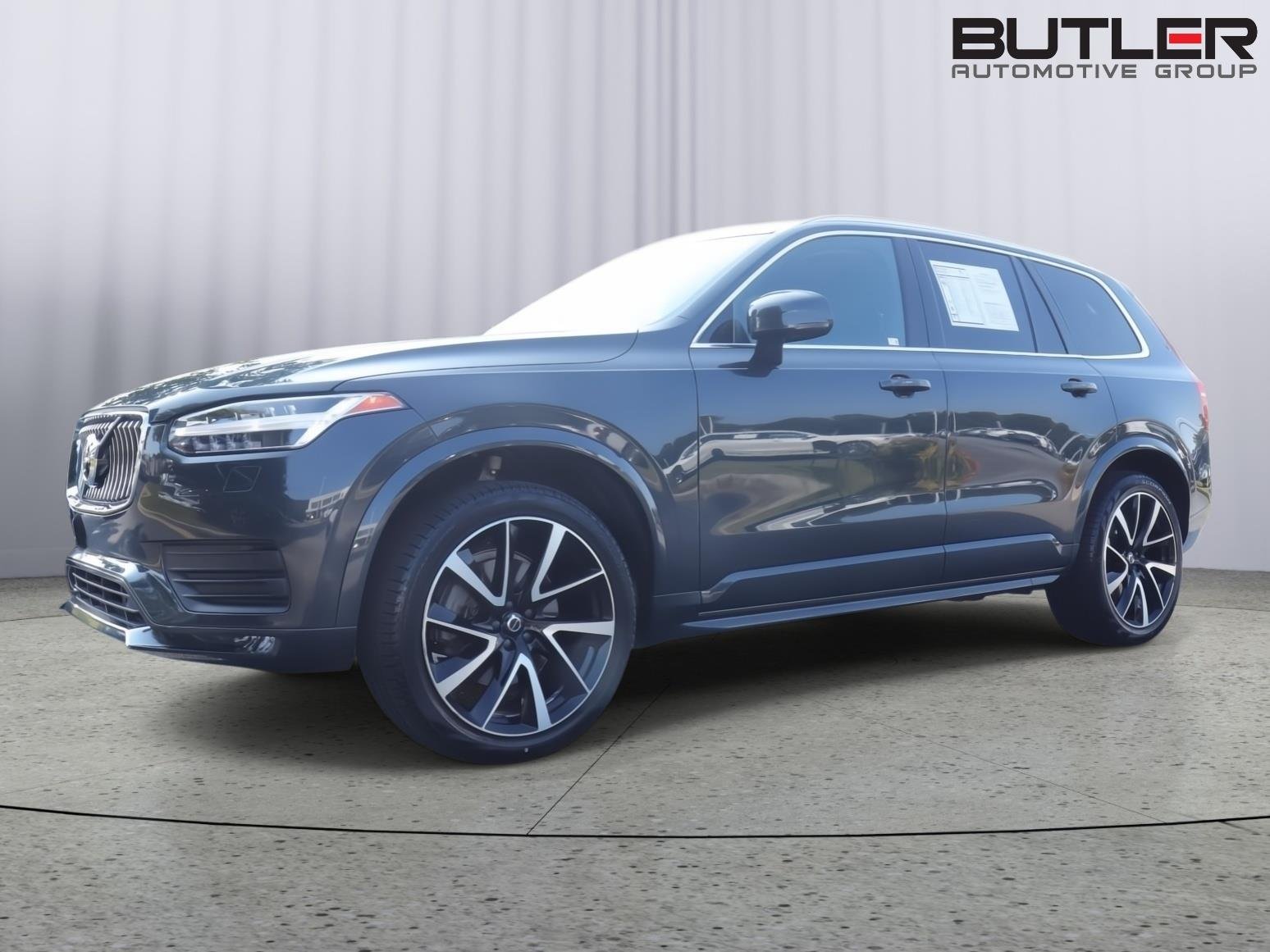 Used 2022 Savile Grey Metallic Volvo Momentum image 1