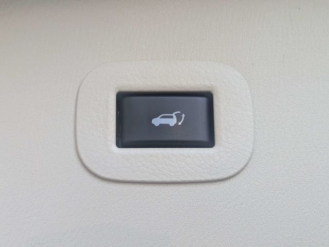 Used 2024 White INFINITI Sensory image 13