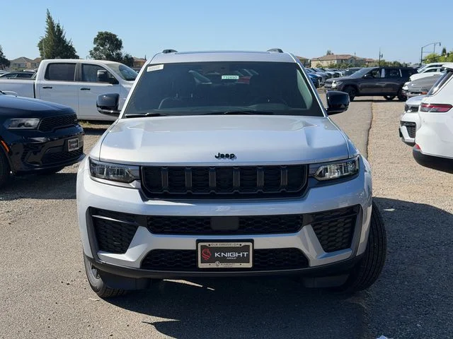 New 2026 Silver Zynith Exterior Paint Jeep Laredo image 3
