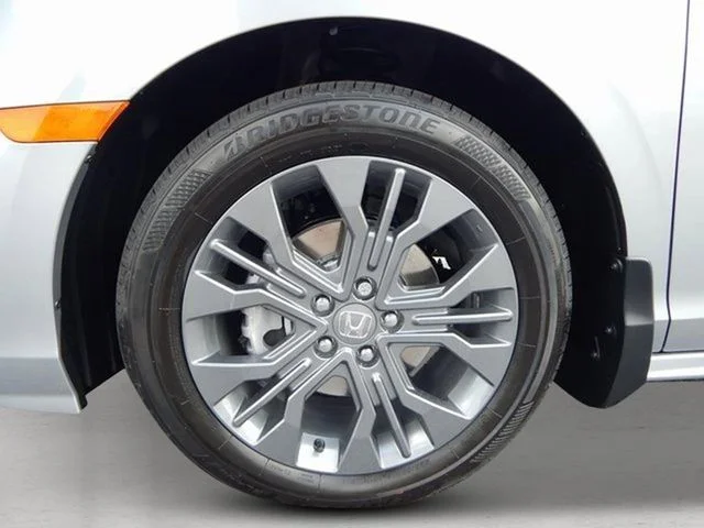 New 2026 Solar Silver Metallic Honda Touring image 11