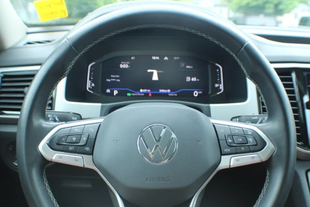 Used 2021 White Volkswagen 3.6L V6 SEL Premium image 9