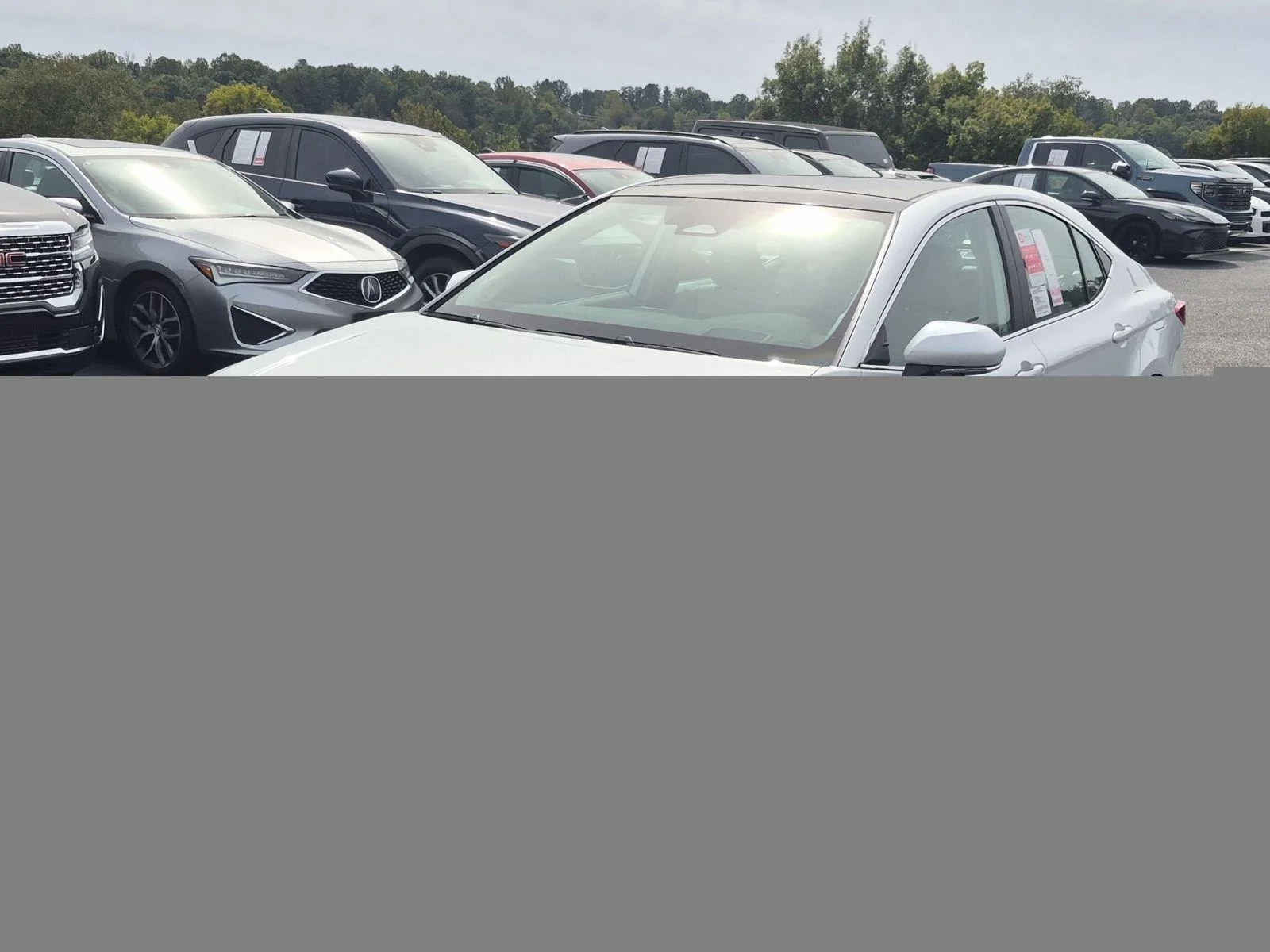 Used 2026 Wind Chill Pearl Toyota XLE image 1
