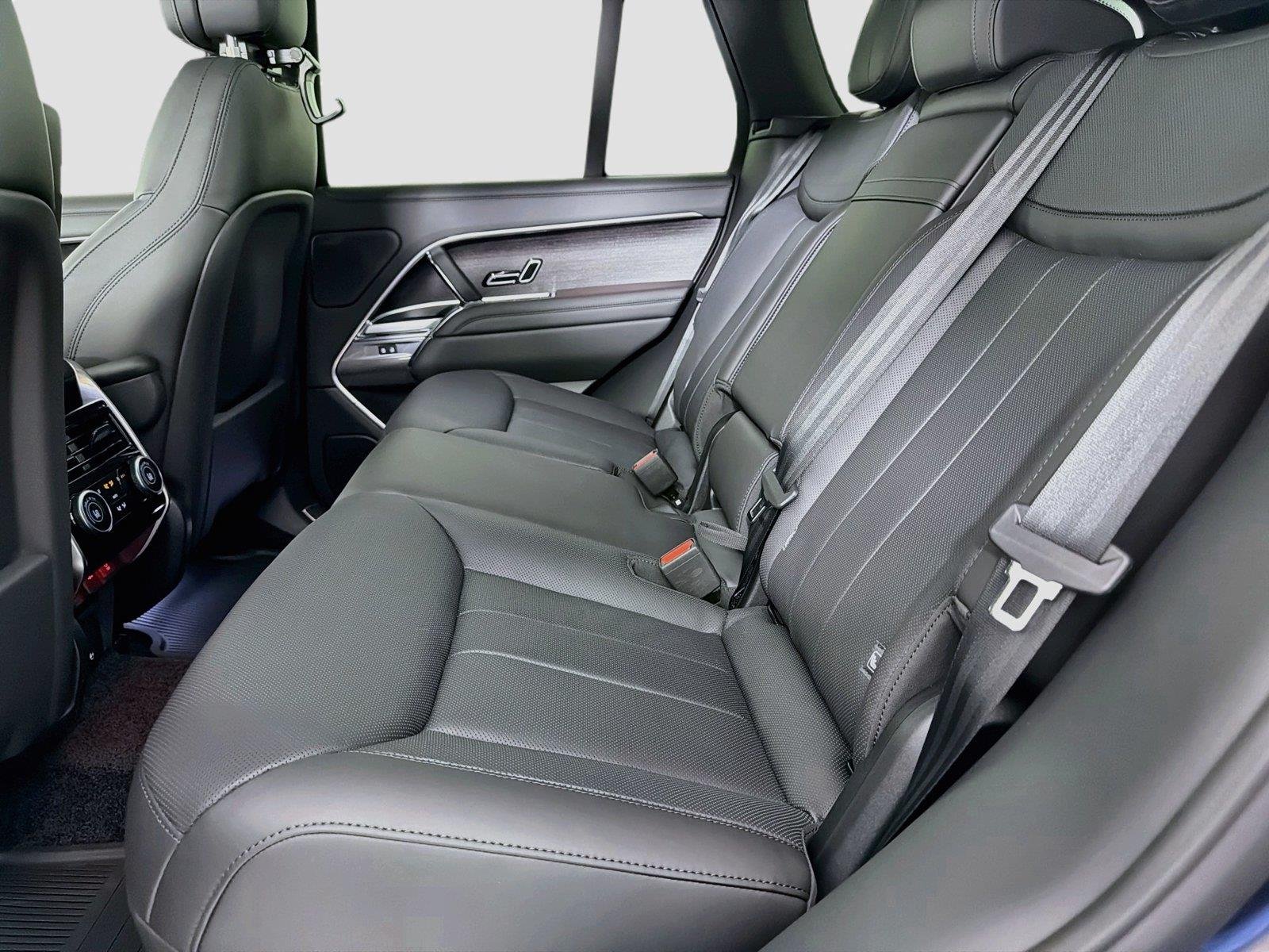 New 2027 Carpathian Grey Land Rover SE image 25