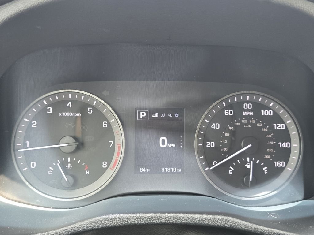Used 2018 White Hyundai SE image 26