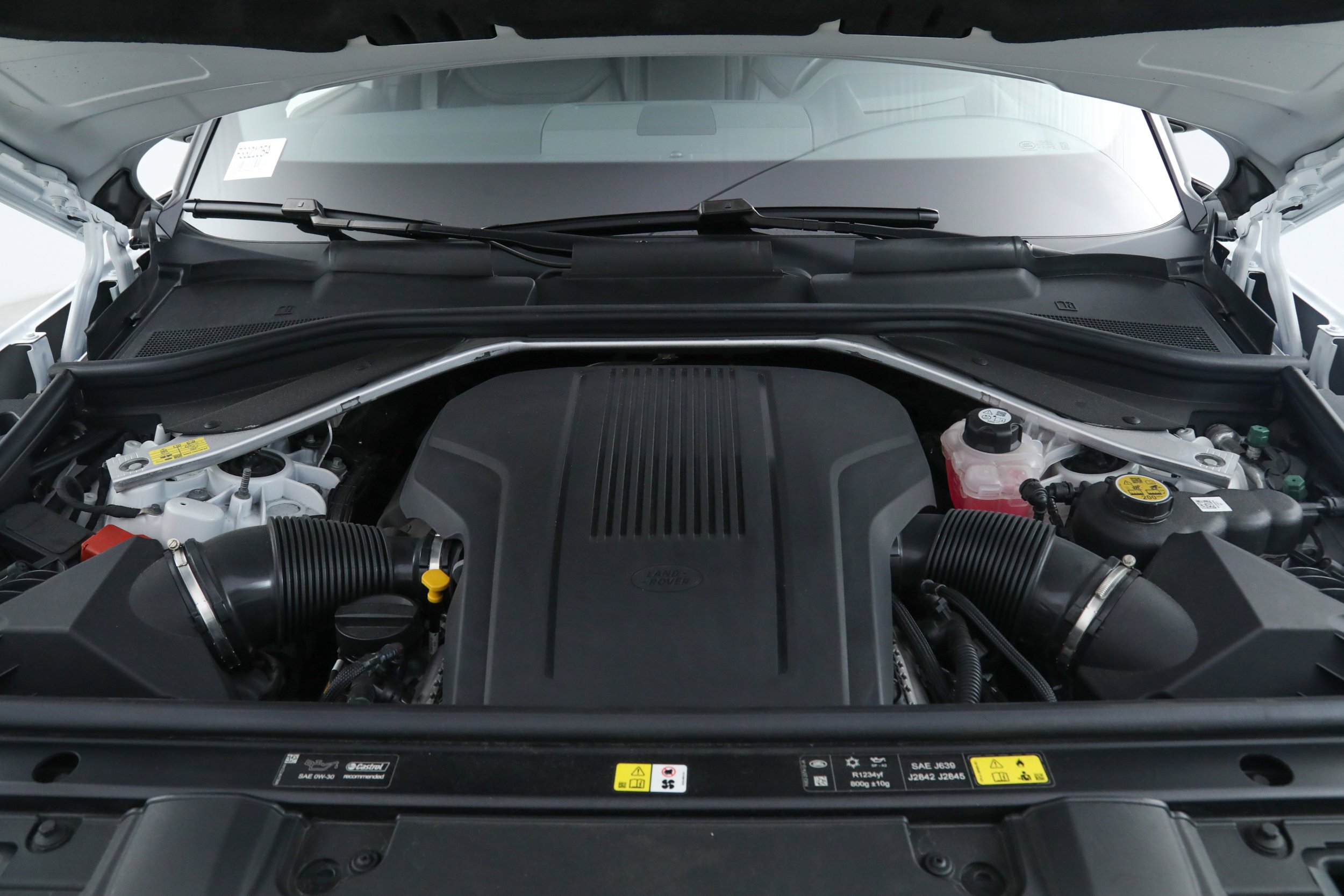 Used 2024 White Land Rover SE image 33