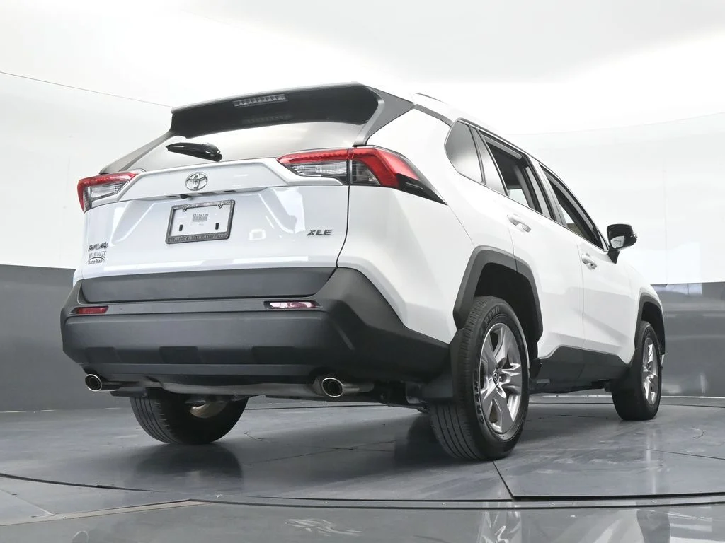 Used 2025 Ice Toyota XLE image 53