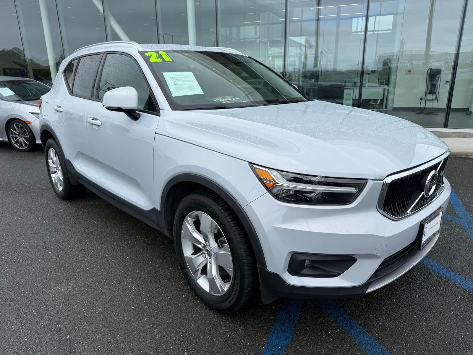Used 2021  Volvo Momentum image 8