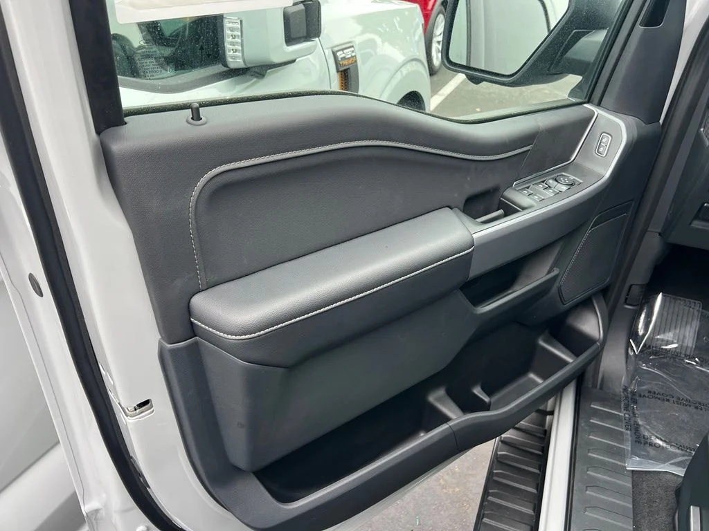 New 2026 Avalanche Ford XLT image 9