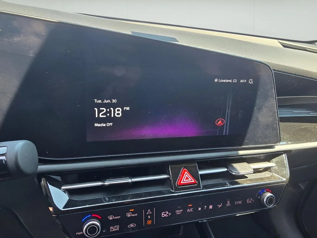 Used 2023 Snow White Pearl Kia Wave image 21