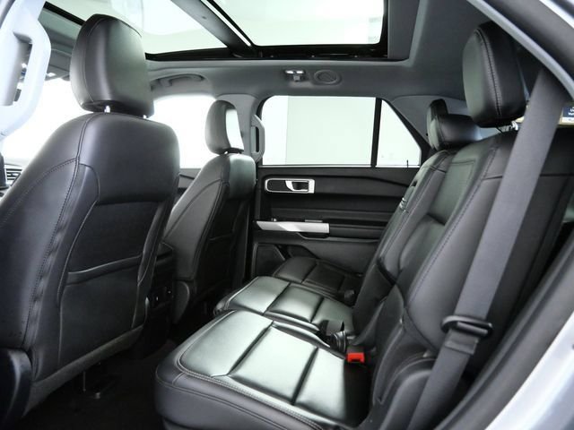 Used 2024 Silver Ford XLT image 13