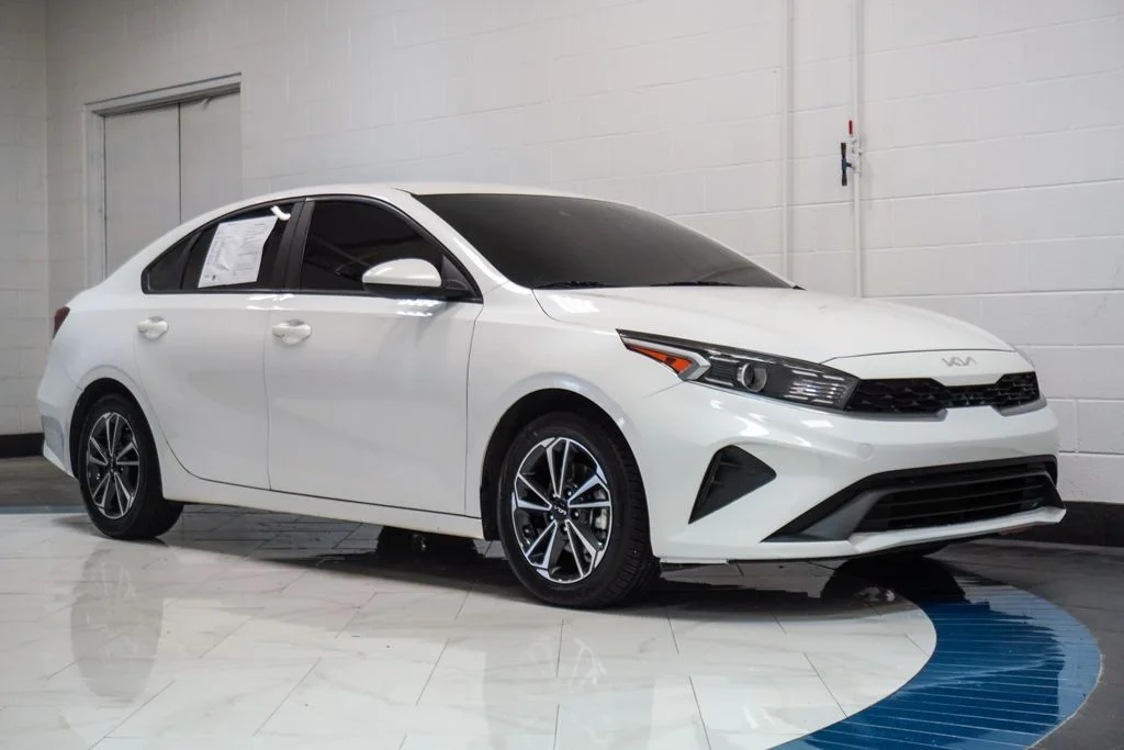 Used 2024 White Kia LXS image 5