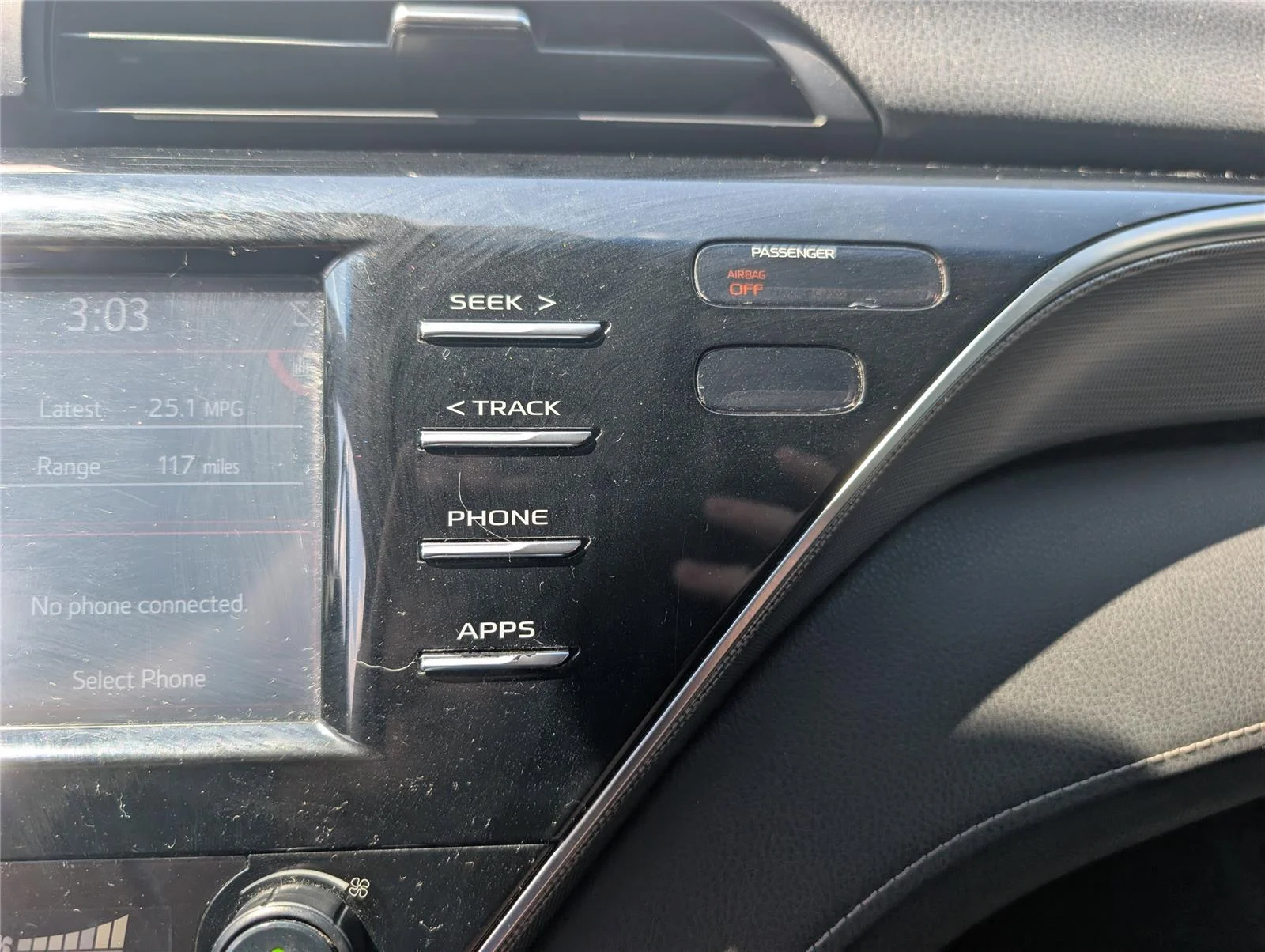 Used 2018 Super White Toyota SE image 17