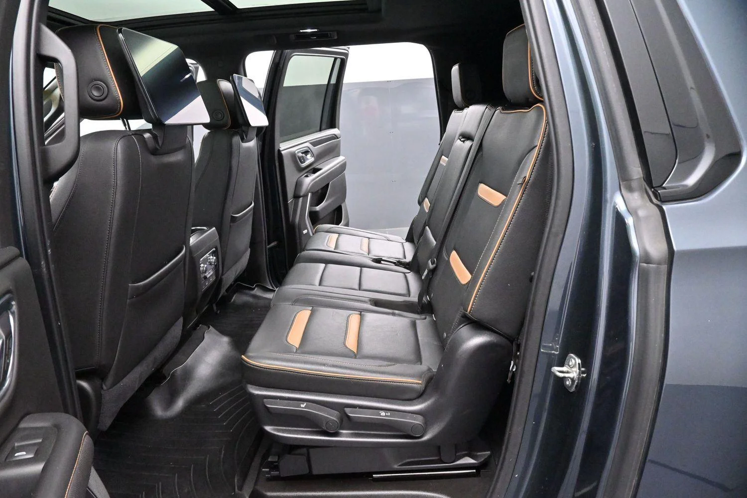 Used 2021 Dark Sky Metallic GMC AT4 image 33