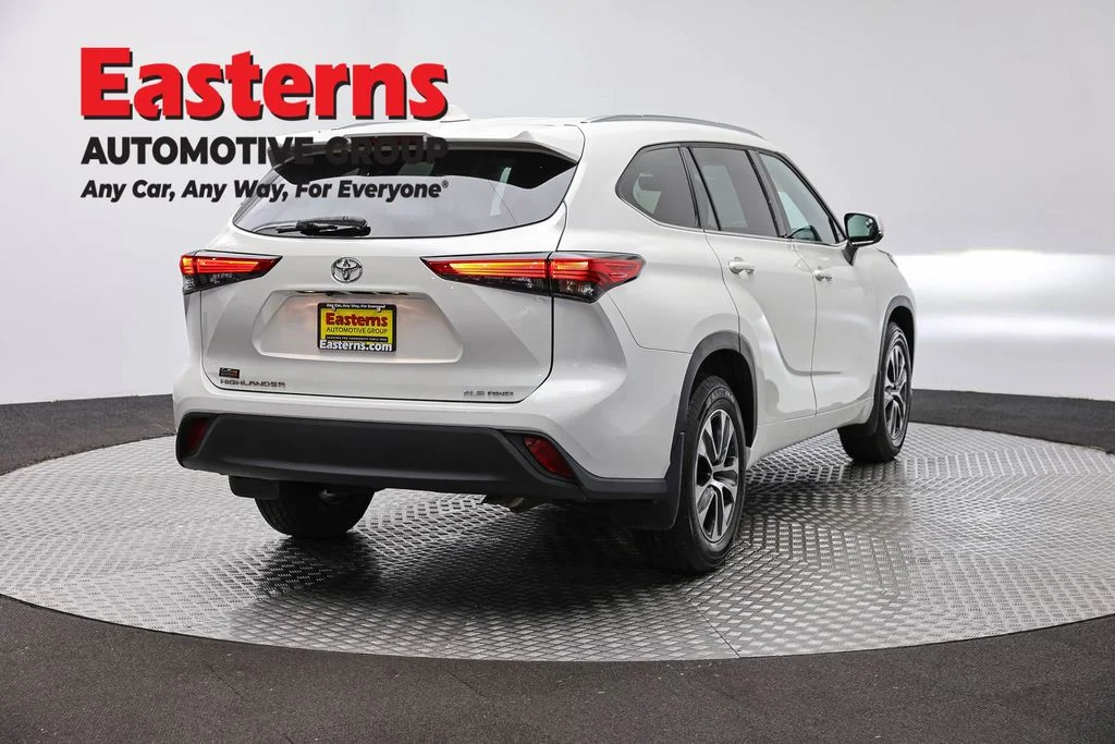 Used 2021 White Toyota XLE image 4