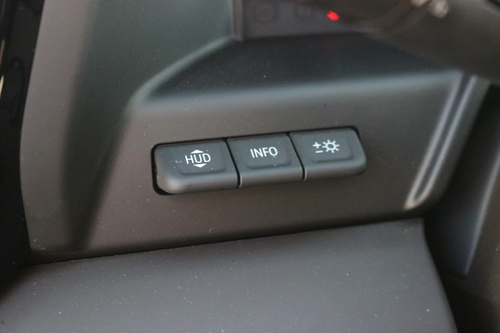 Used 2025 White Frost Tricoat GMC Denali image 33