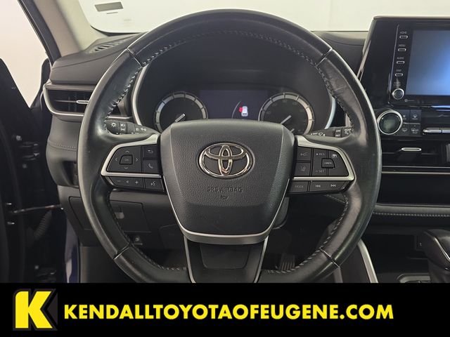 Used 2022  Toyota XLE image 12