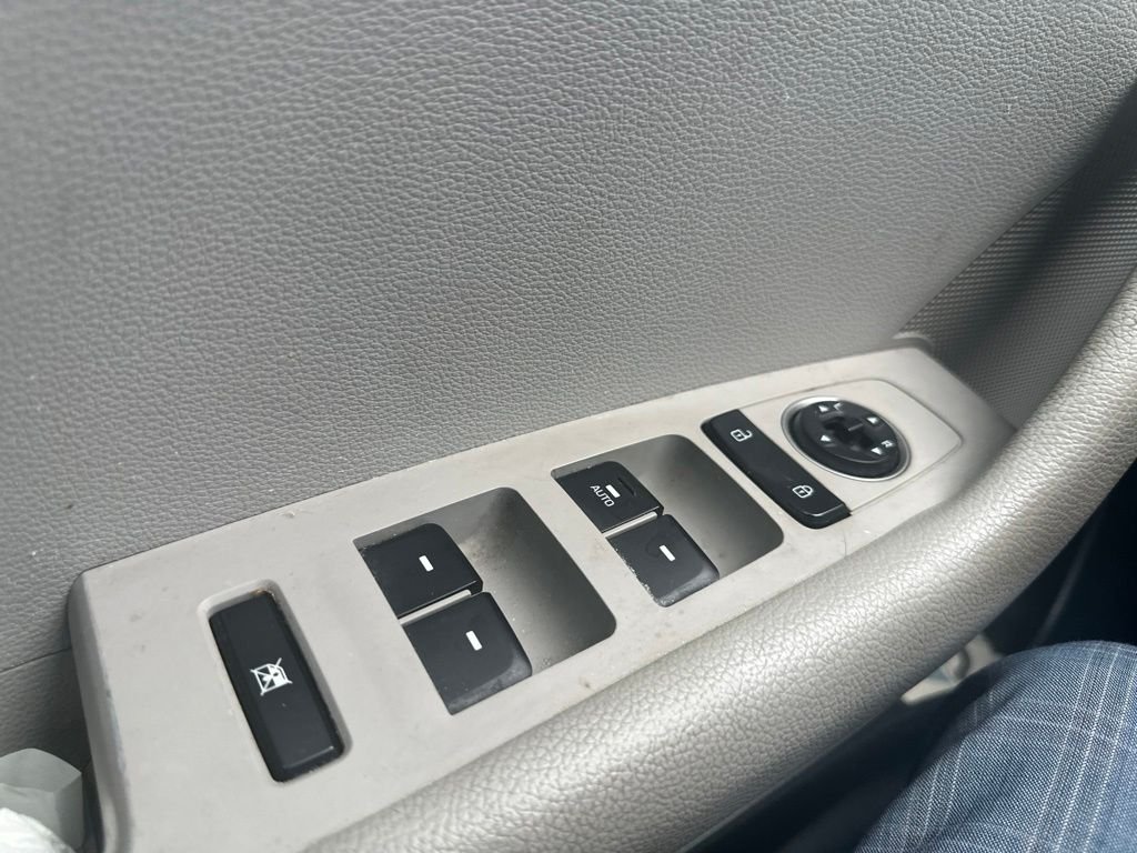 Used 2019 Red Hyundai SE image 16