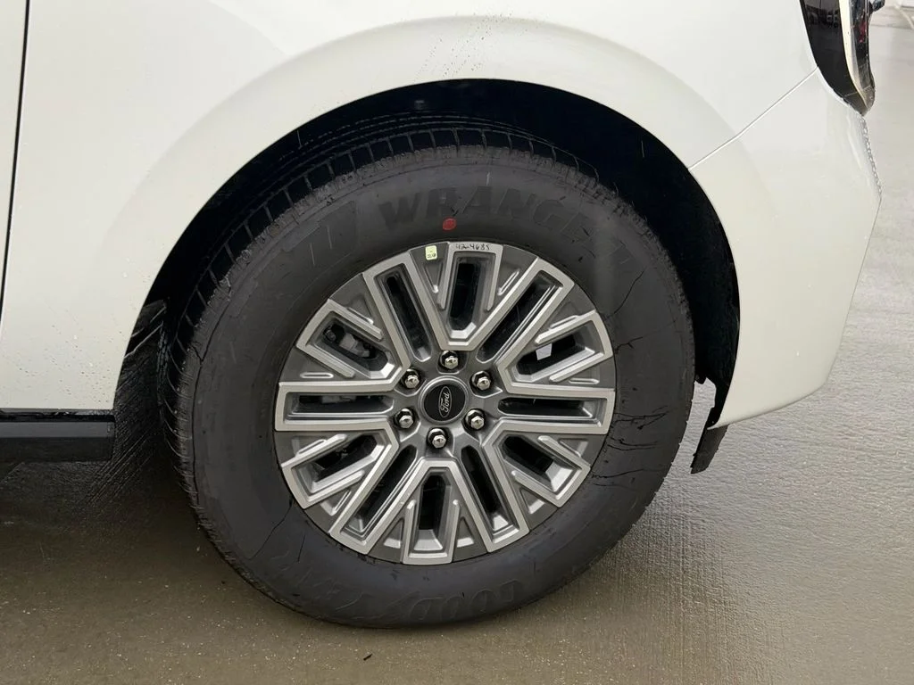 New 2027 Star White Metallic Tri-Coat Ford MAX Platinum image 9