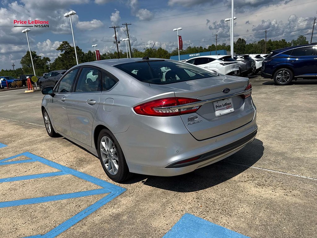 Used 2017 Ingot Silver Ford SE image 5