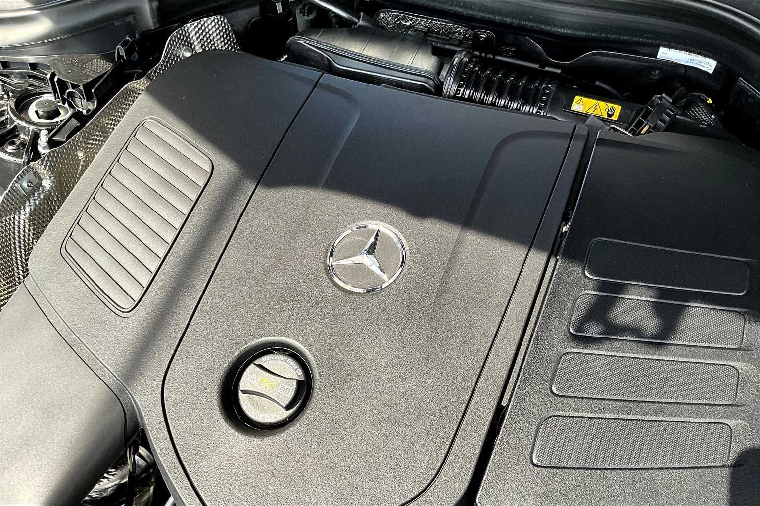 New 2026 Graphite Grey Metallic Mercedes-Benz GLC 300 image 19