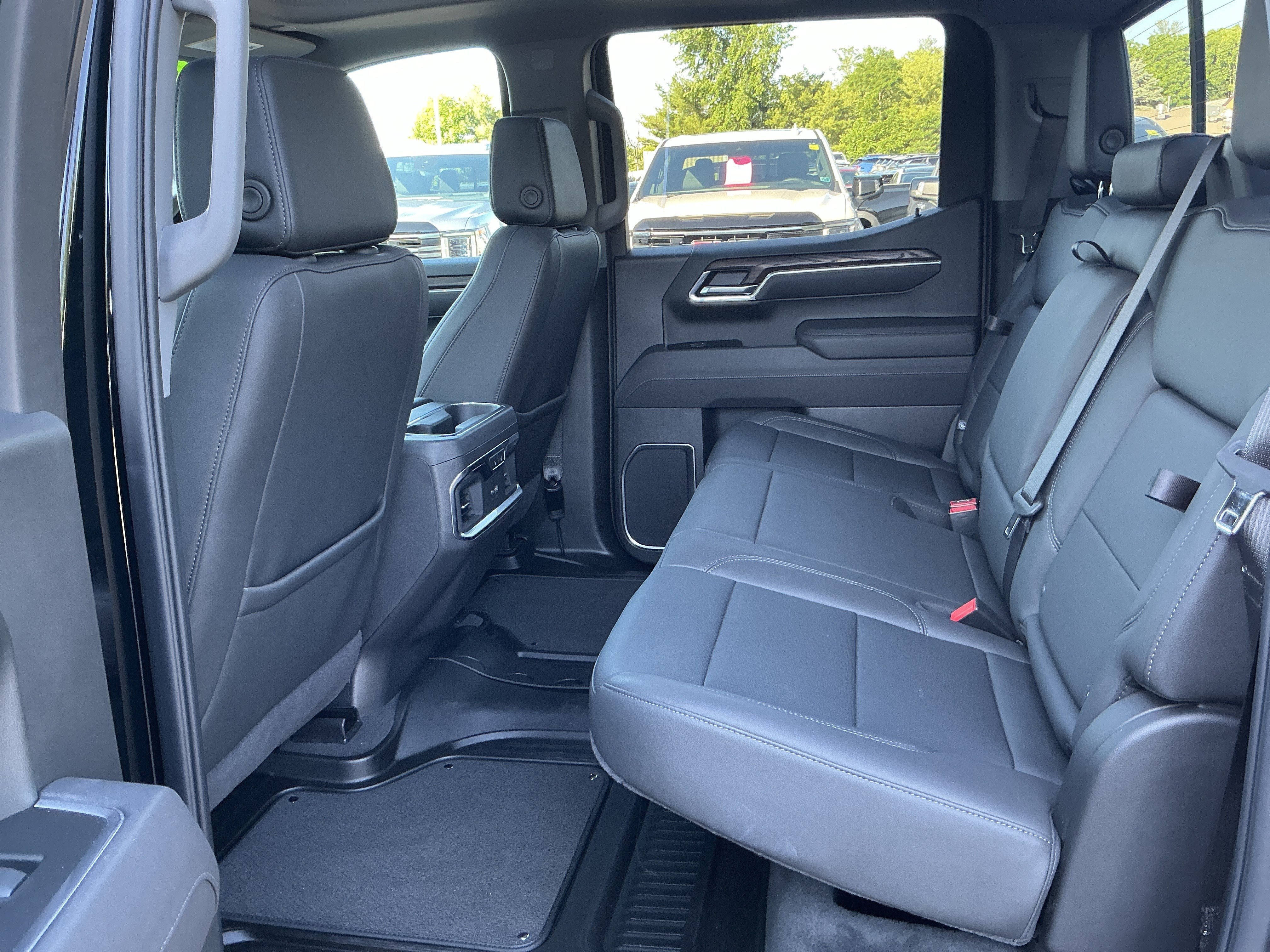 Used 2025 Onyx Black GMC SLT image 10