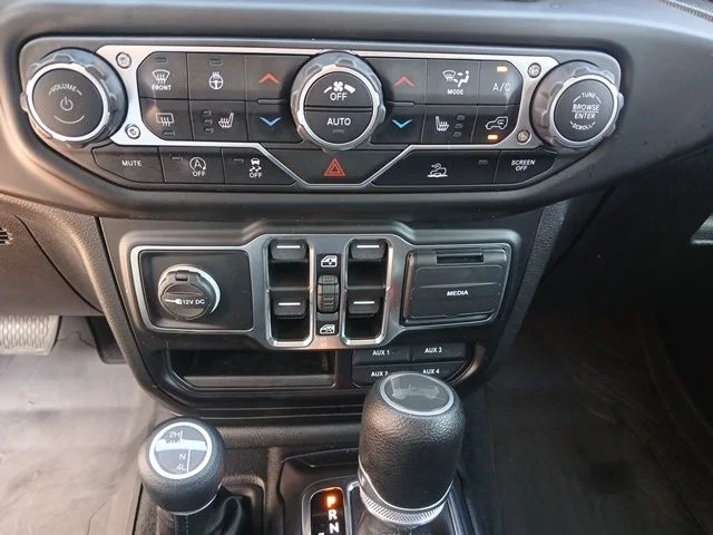 Used 2023 Green Jeep Sport image 35