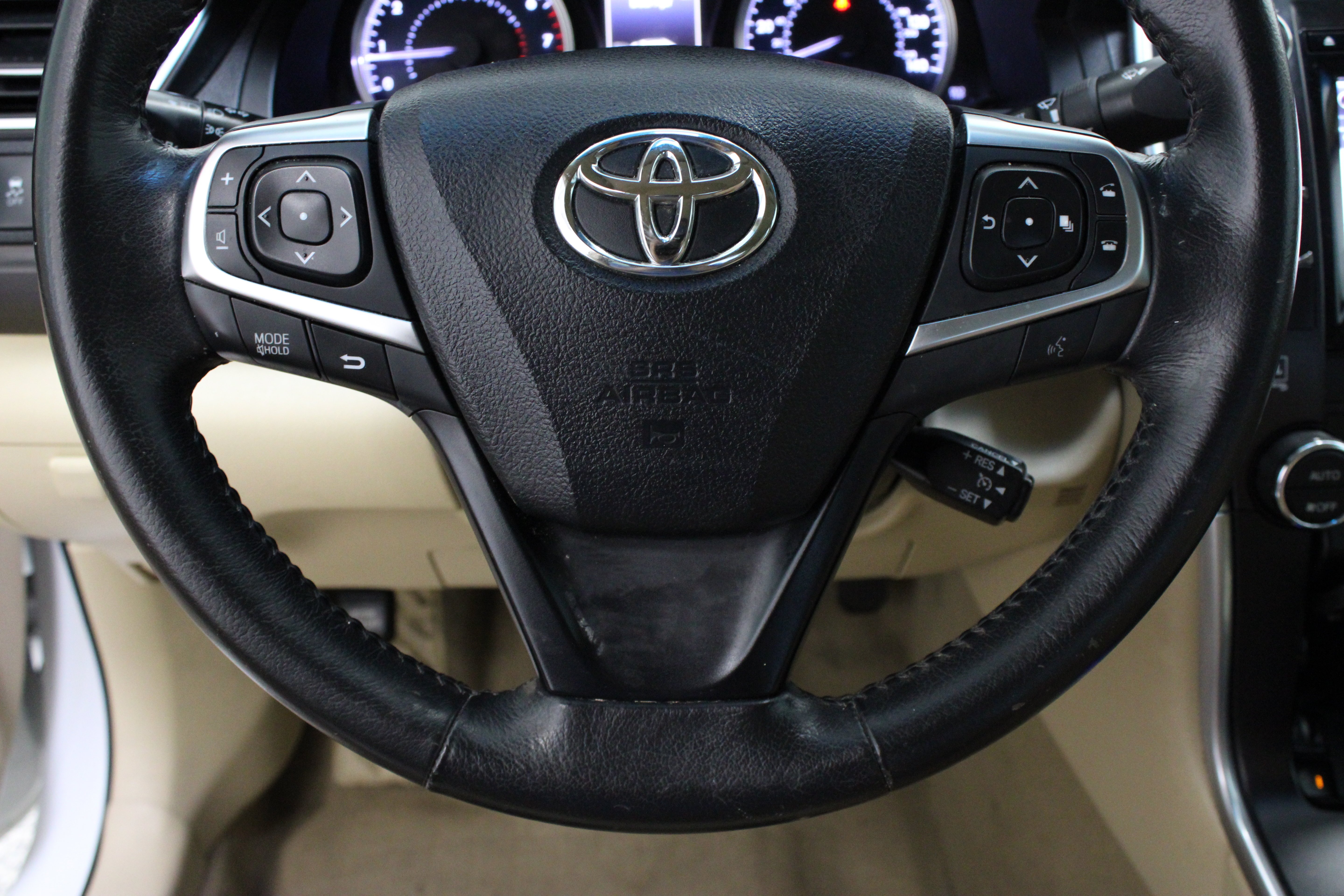 Used 2015 Blizzard Pearl Toyota XLE 3.5L image 26