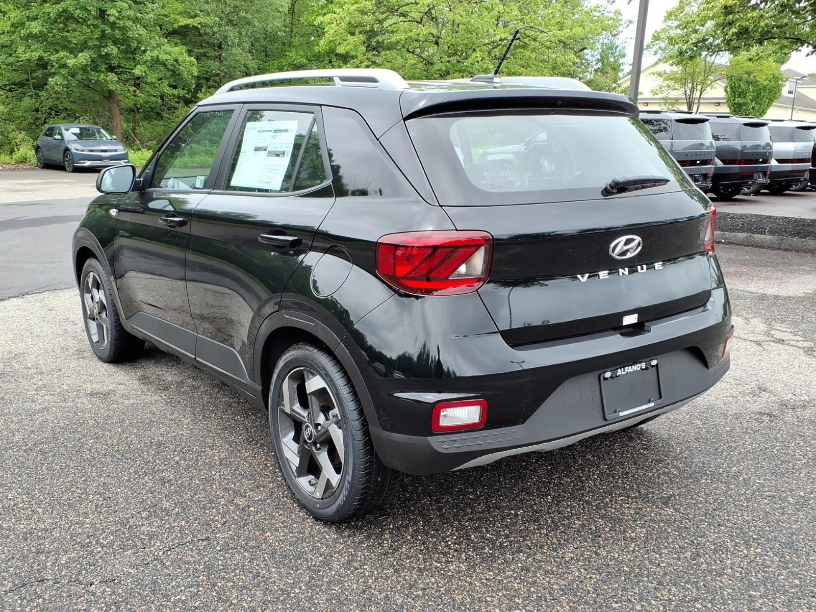 Certified Used 2025 Onyx Black Hyundai SEL image 6