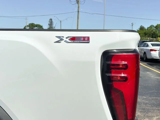 Used 2024 White GMC SLT image 7