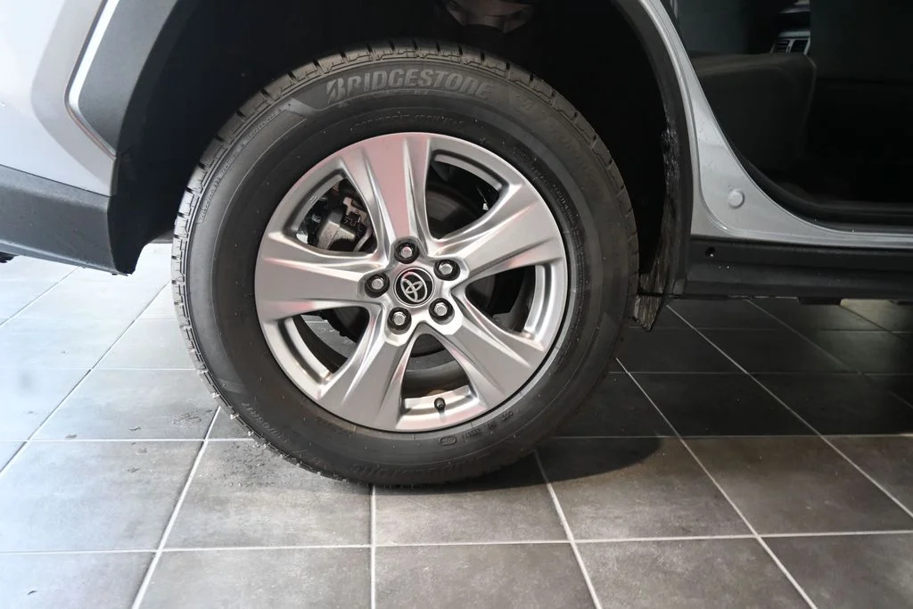 Used 2023 Silver Toyota XLE image 18