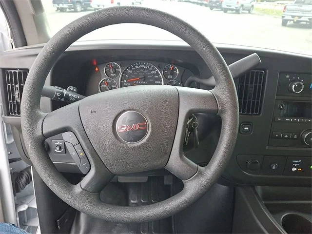New 2025 Summit White GMC 1WT image 17