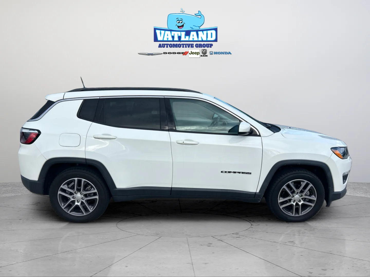Used 2020 White Clearcoat Jeep Latitude image 6