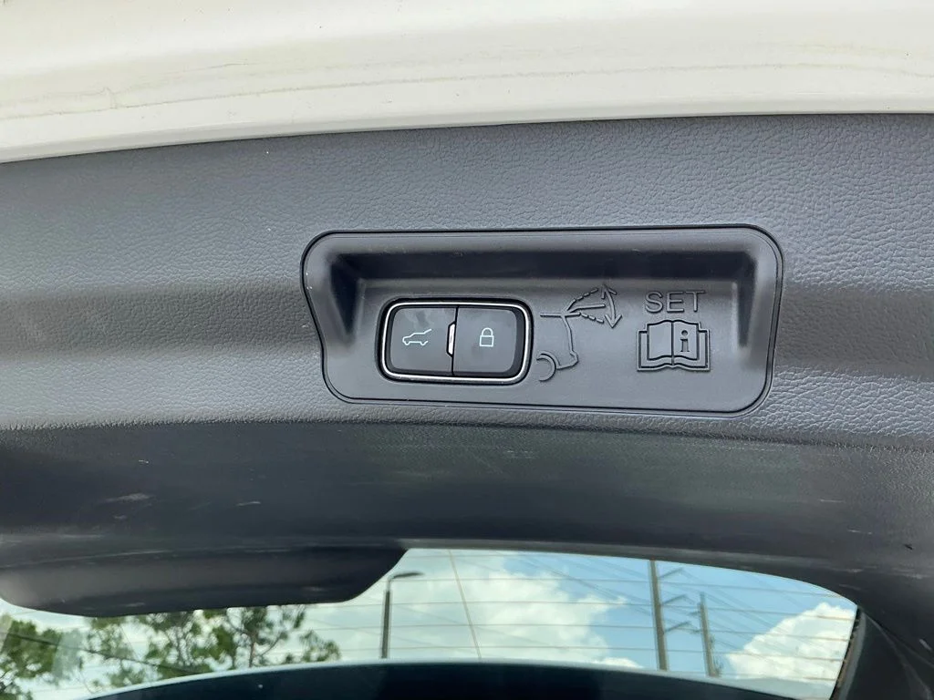 Used 2023 White Ford XLT image 18