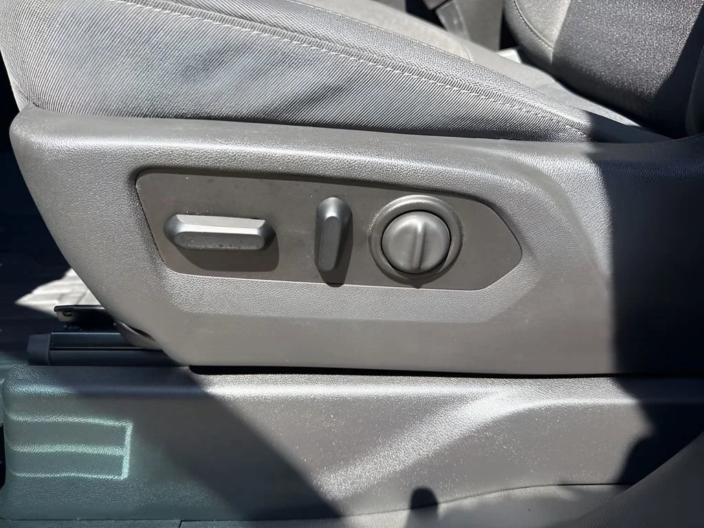 Used 2021 SUMMIT WHITE GMC Elevation image 10