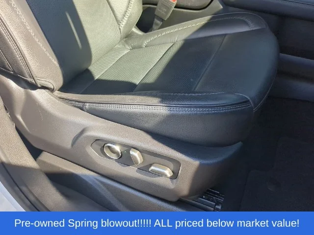 Used 2025 White GMC Denali image 50